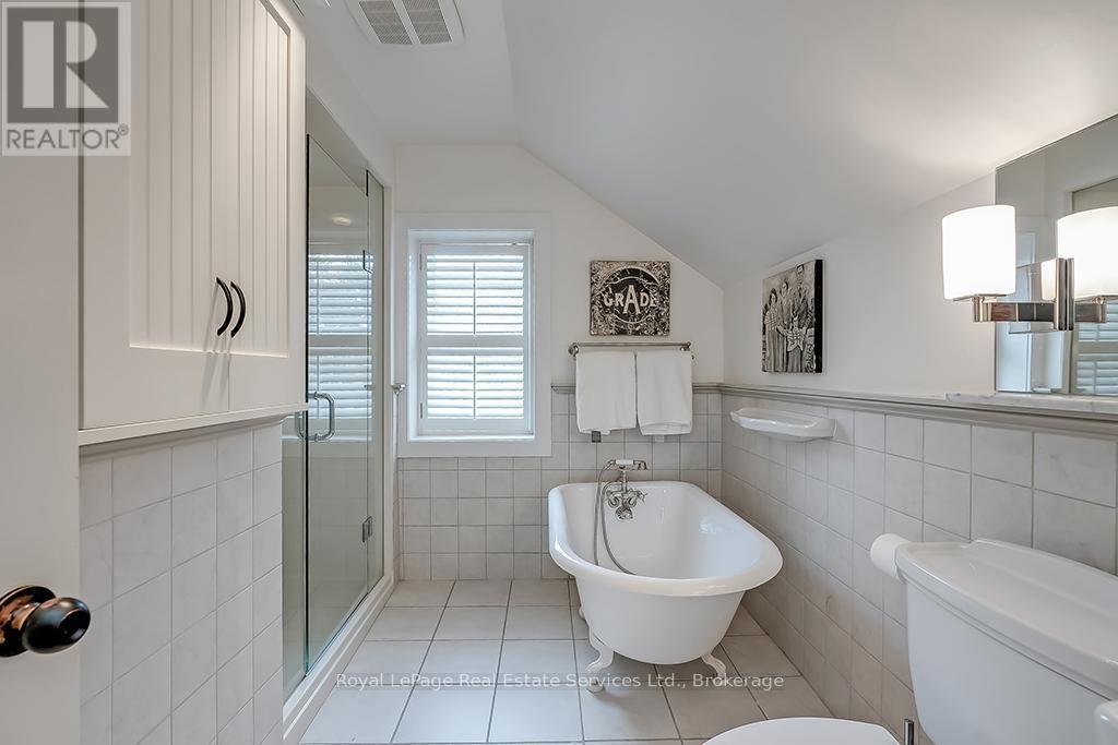 












247 TRAFALGAR ROAD

,
Oakville (OO Old Oakville),




Ontario
L6J3H1


