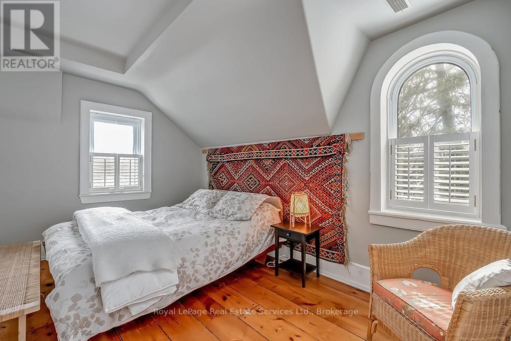 












247 TRAFALGAR ROAD

,
Oakville (OO Old Oakville),




Ontario
L6J3H1

