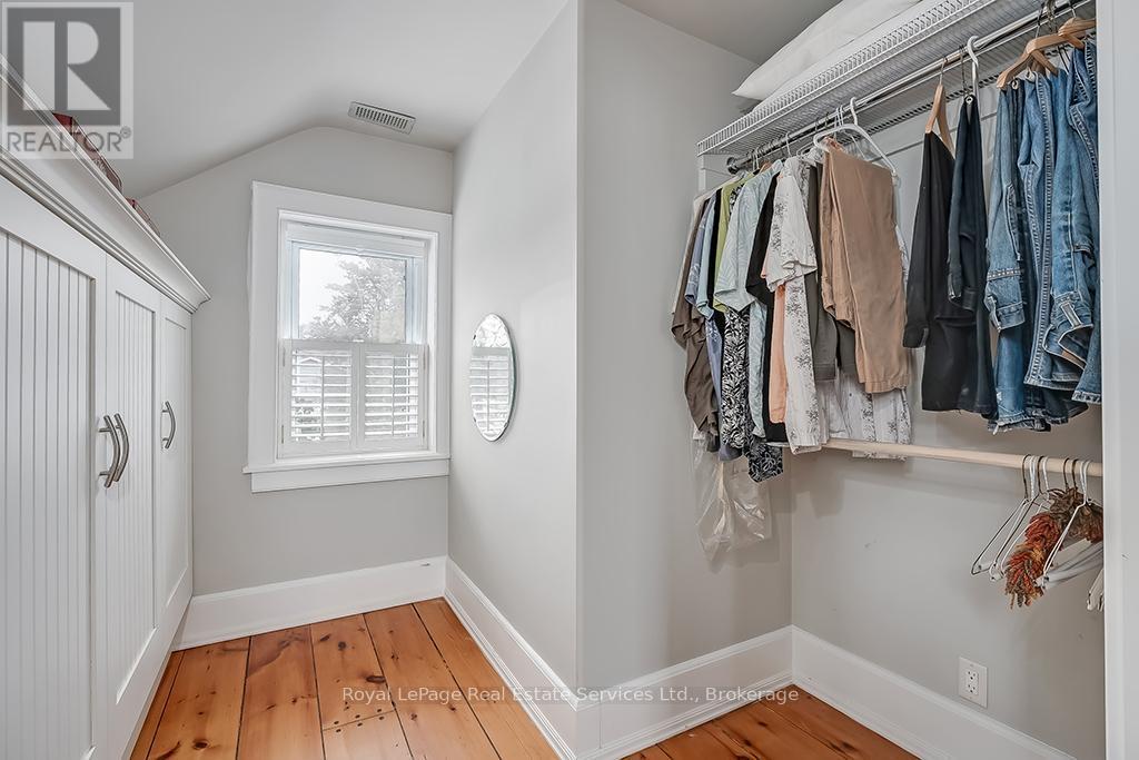 












247 TRAFALGAR ROAD

,
Oakville (OO Old Oakville),




Ontario
L6J3H1

