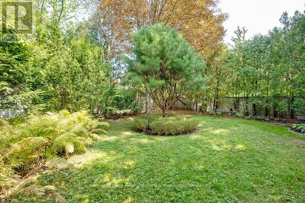 












247 TRAFALGAR ROAD

,
Oakville (OO Old Oakville),




Ontario
L6J3H1

