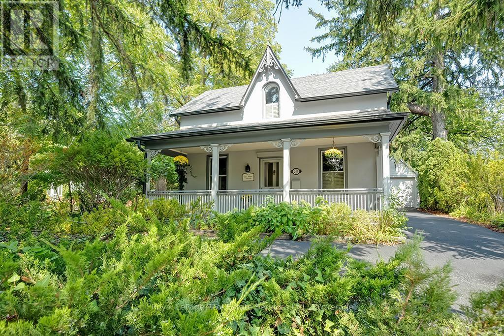 












247 TRAFALGAR ROAD

,
Oakville (OO Old Oakville),




Ontario
L6J3H1

