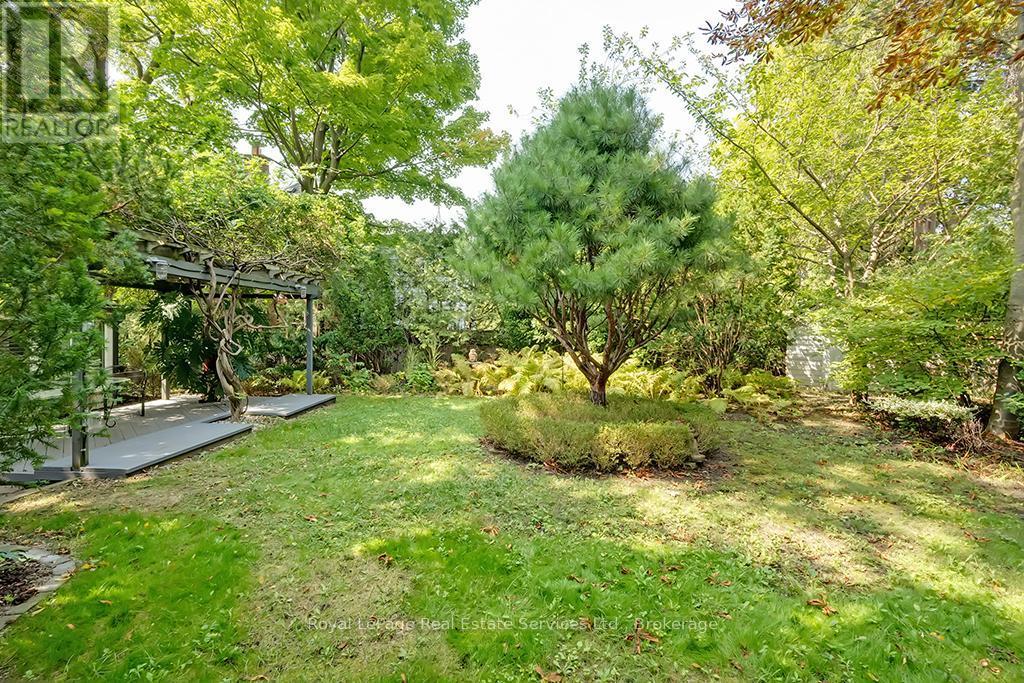 












247 TRAFALGAR ROAD

,
Oakville (OO Old Oakville),




Ontario
L6J3H1

