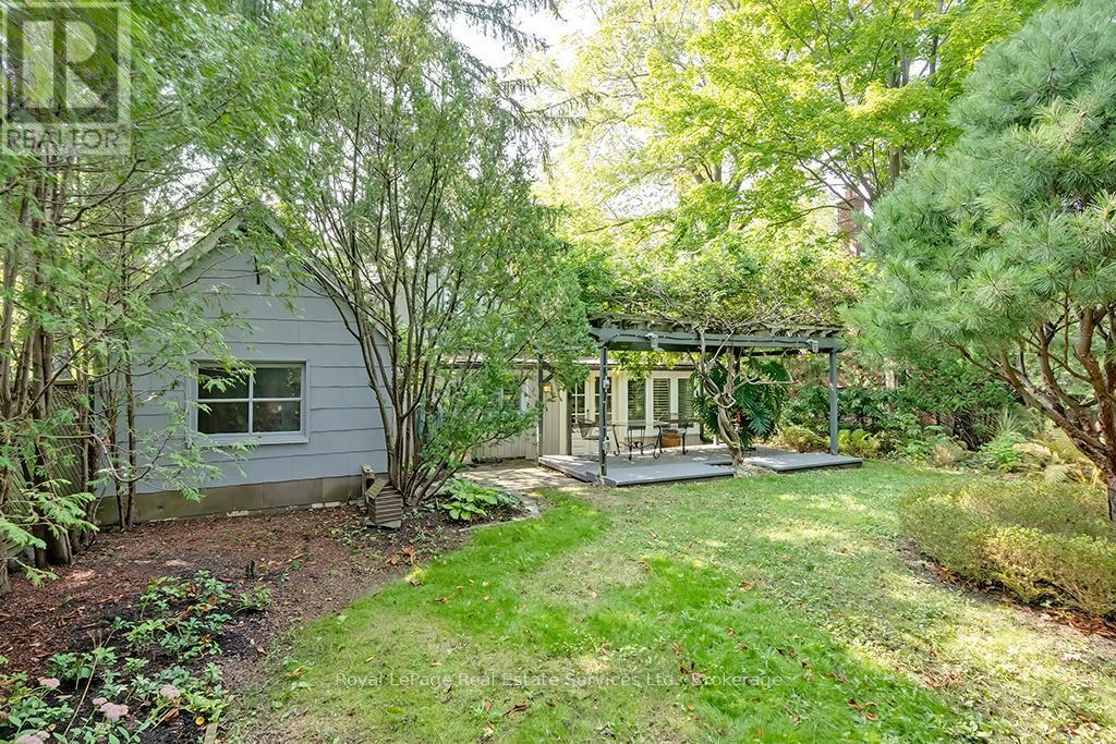 












247 TRAFALGAR ROAD

,
Oakville (OO Old Oakville),




Ontario
L6J3H1


