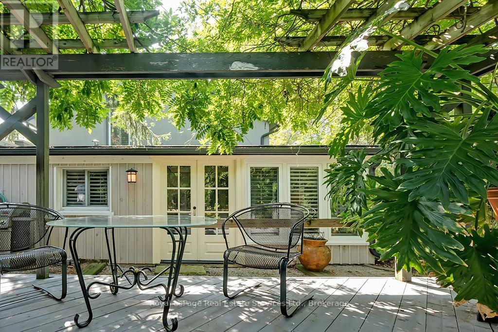 












247 TRAFALGAR ROAD

,
Oakville (OO Old Oakville),




Ontario
L6J3H1

