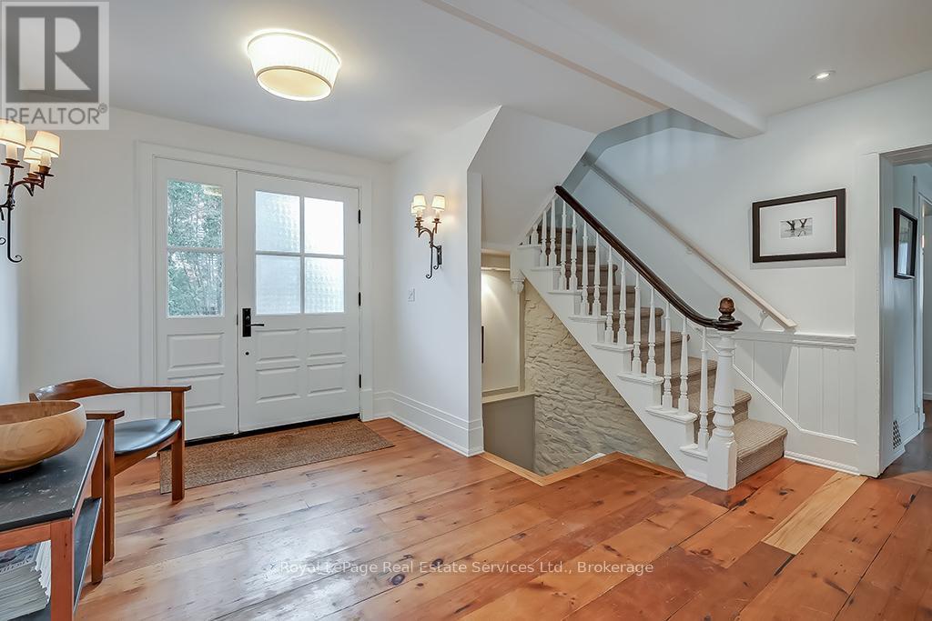 












247 TRAFALGAR ROAD

,
Oakville (OO Old Oakville),




Ontario
L6J3H1


