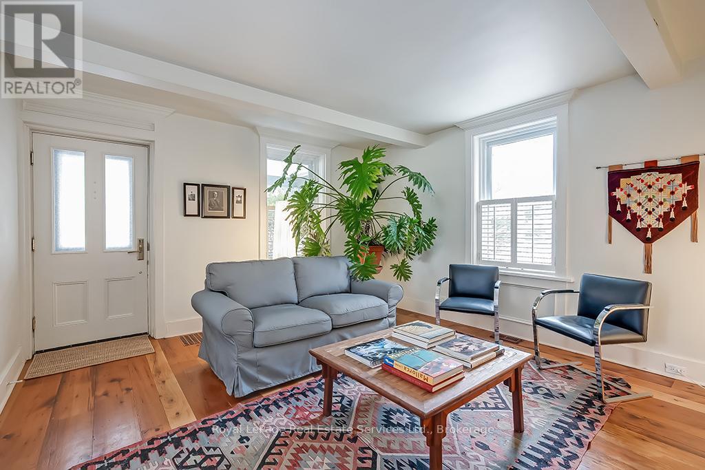 












247 TRAFALGAR ROAD

,
Oakville (OO Old Oakville),




Ontario
L6J3H1

