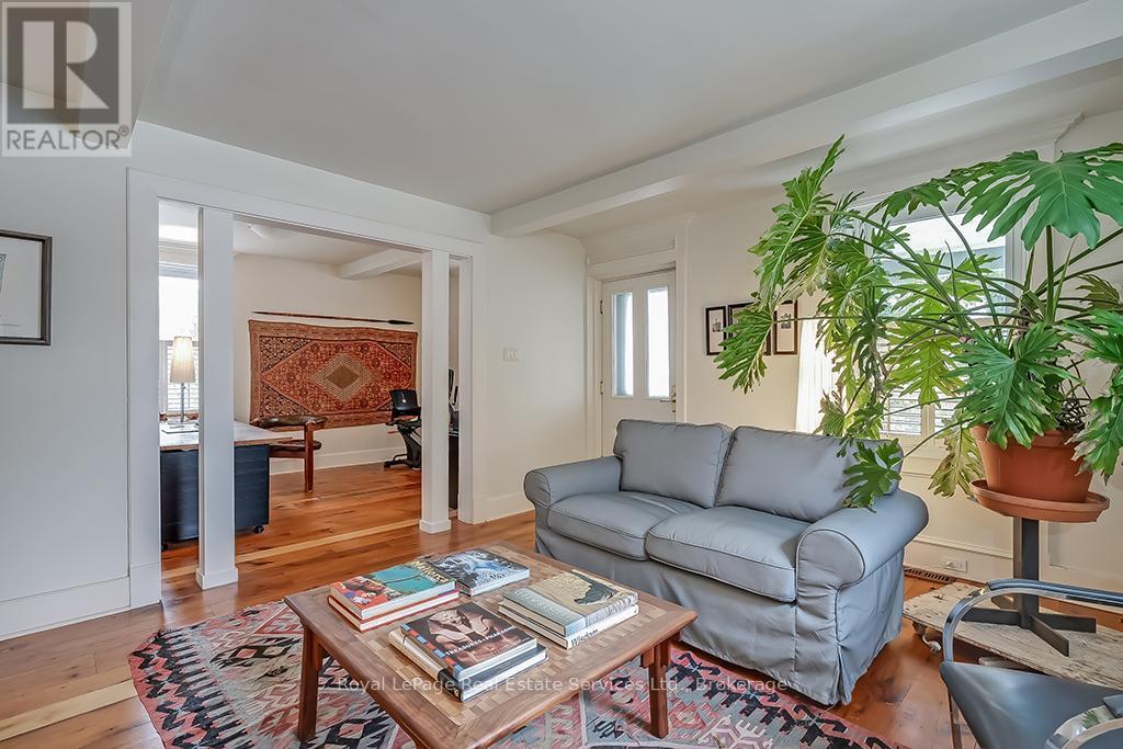 












247 TRAFALGAR ROAD

,
Oakville (OO Old Oakville),




Ontario
L6J3H1

