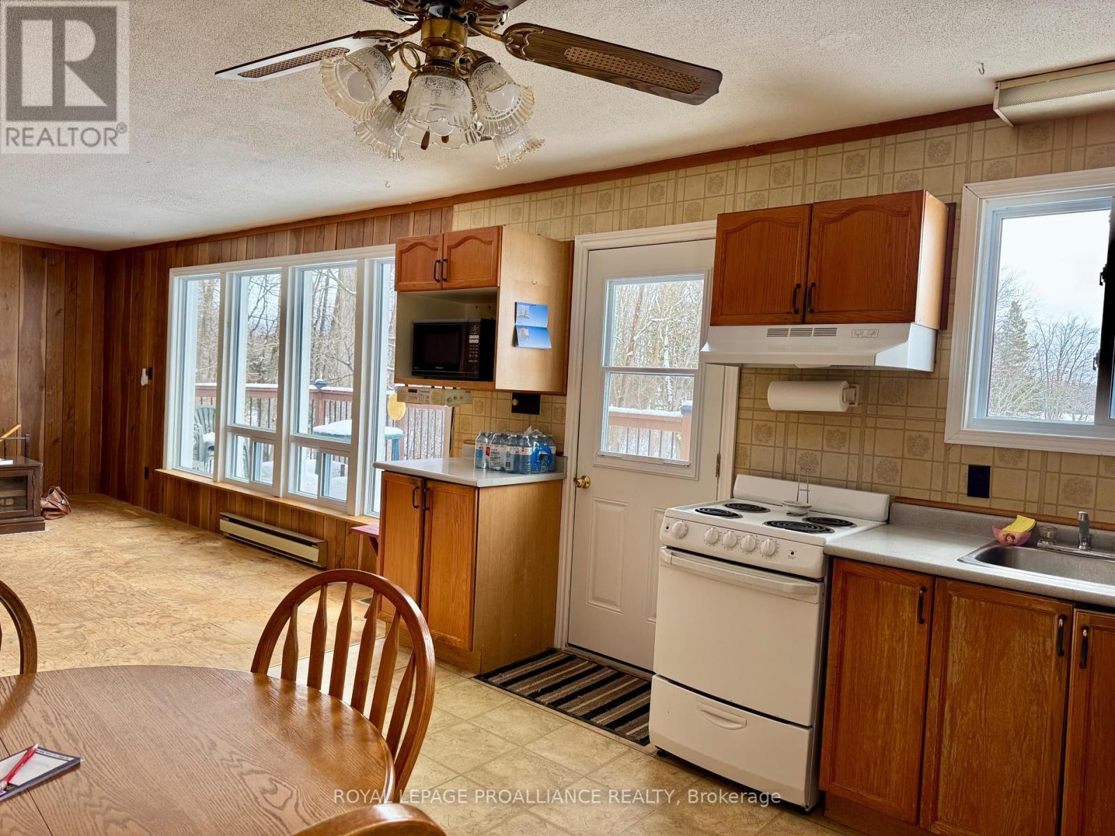 












1081 COOK ROAD

,
Marmora and Lake (Marmora Ward),




Ontario
K0K2M0

