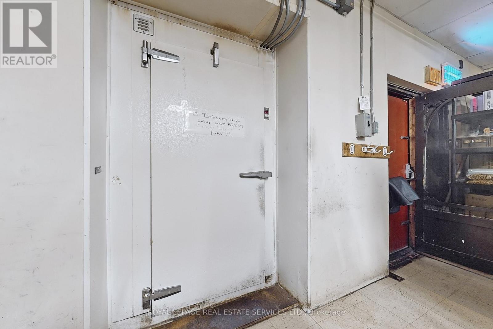 












121 LOCK STREET E

,
Haldimand,




Ontario
N1A1J6

