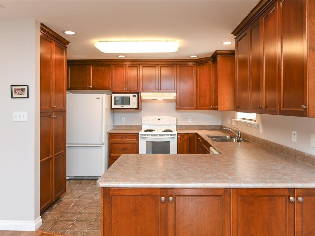 









3285


Eighth

St,
Cumberland,




BC
V0R 1S0

