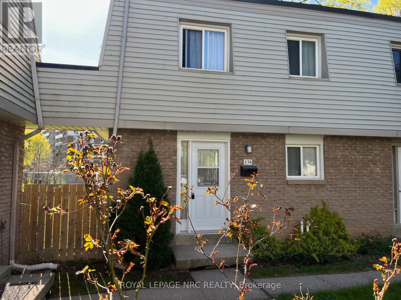 












138 - 17 OLD PINE TRAIL E

,
St. Catharines (Carlton/Bunting),




Ontario
L2M6P9

