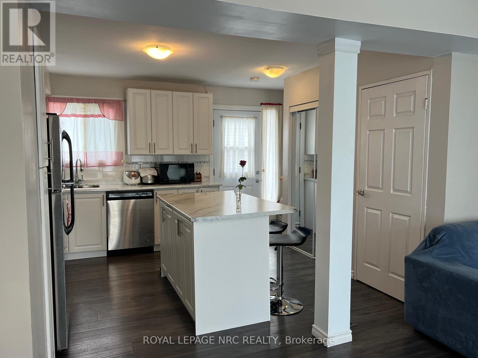 












138 - 17 OLD PINE TRAIL E

,
St. Catharines (Carlton/Bunting),




Ontario
L2M6P9

