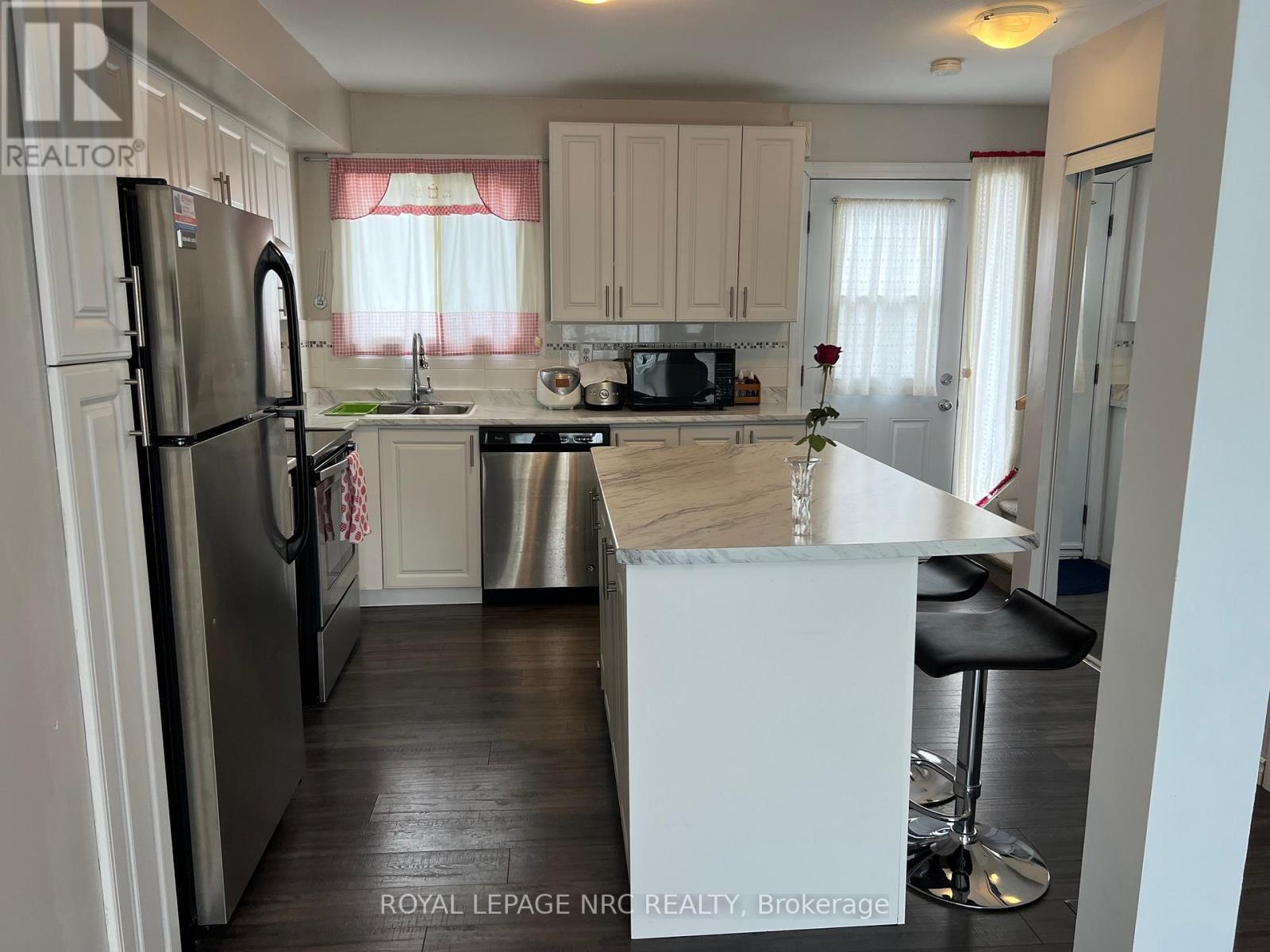 












138 - 17 OLD PINE TRAIL E

,
St. Catharines (Carlton/Bunting),




Ontario
L2M6P9

