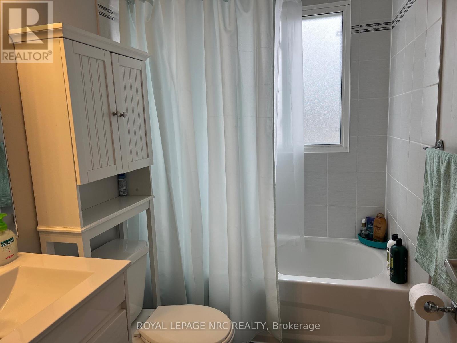 












138 - 17 OLD PINE TRAIL E

,
St. Catharines (Carlton/Bunting),




Ontario
L2M6P9

