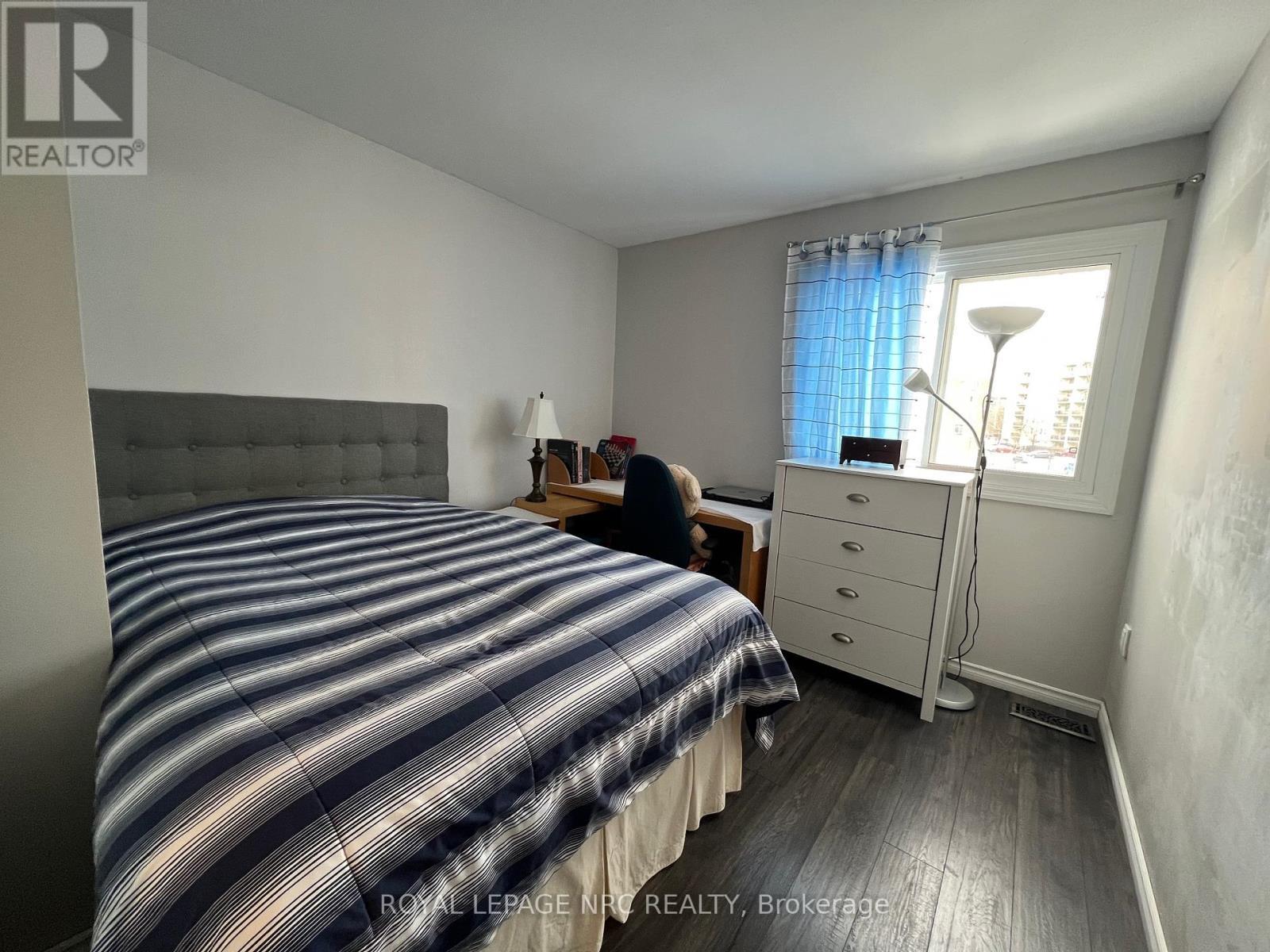 












138 - 17 OLD PINE TRAIL E

,
St. Catharines (Carlton/Bunting),




Ontario
L2M6P9

