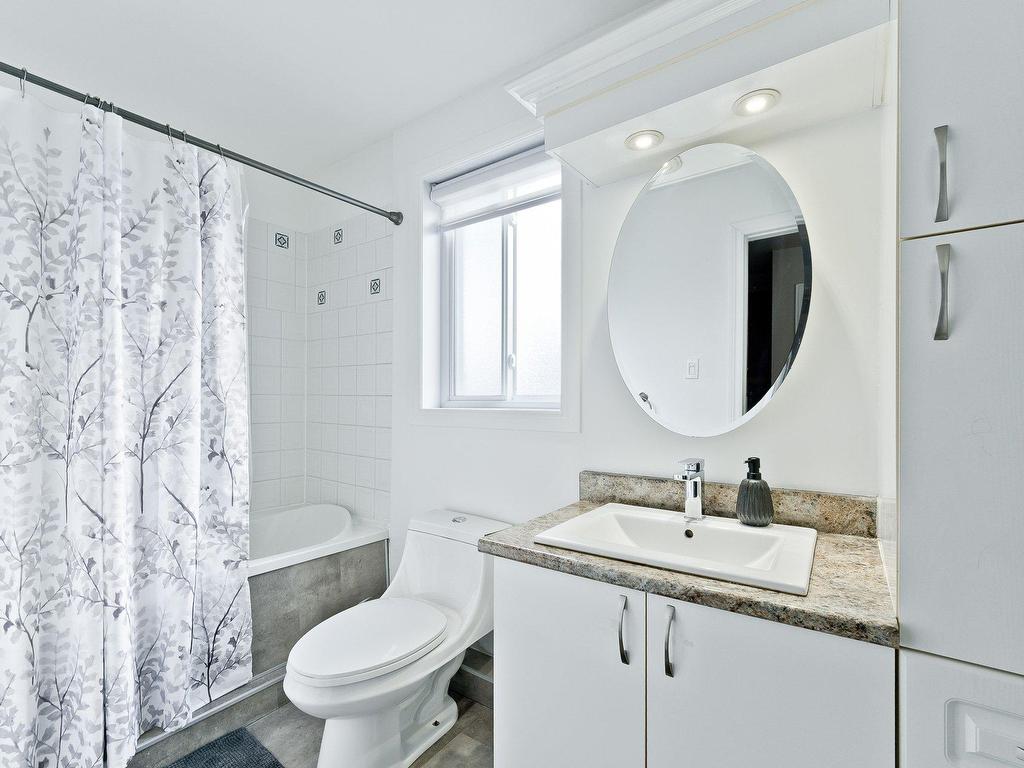 









428


Rue Desmarais

,
Granby,




QC
J2J2A2

