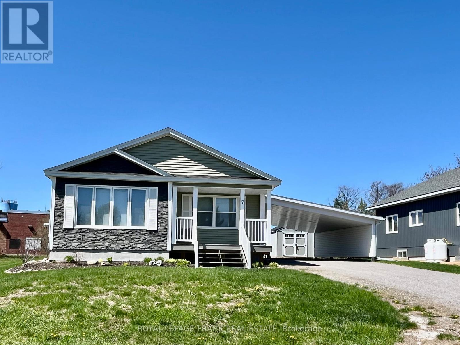 












7 WILLIAMS DRIVE

,
Bancroft (Bancroft Ward),




Ontario
K0L1C0


