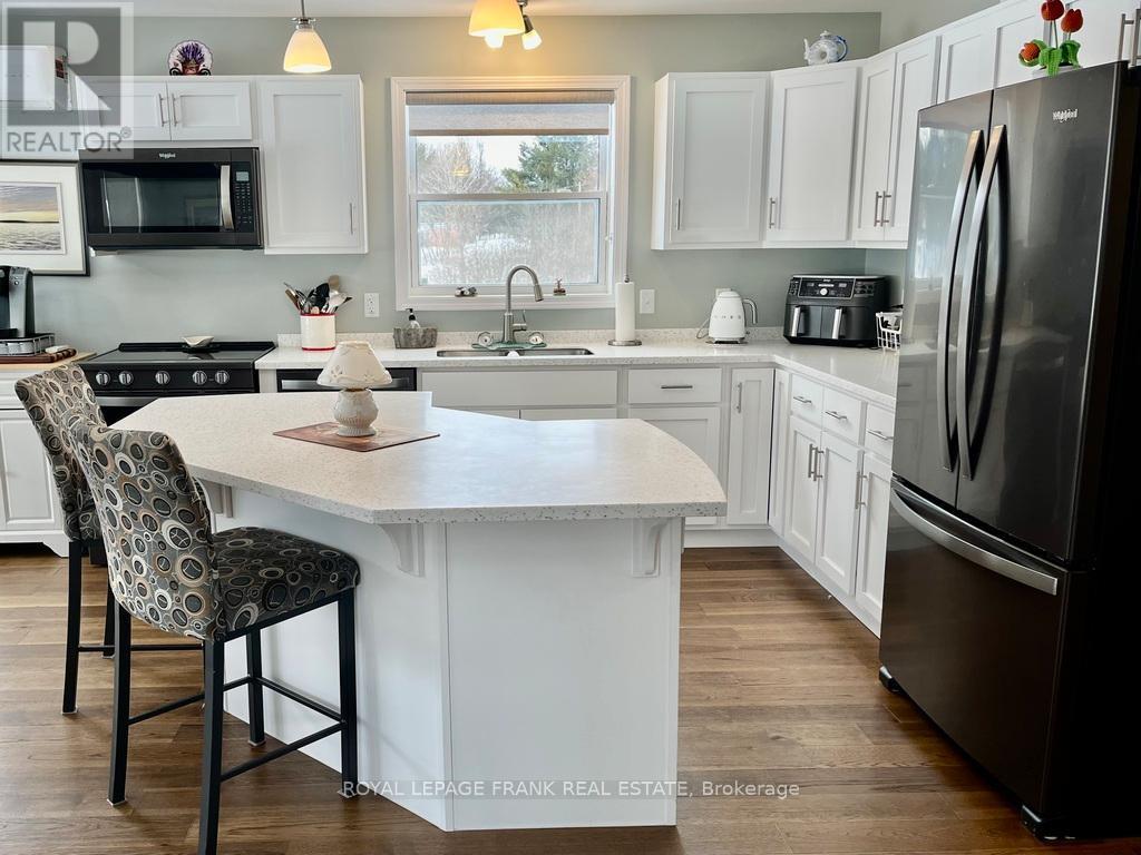 












7 WILLIAMS DRIVE

,
Bancroft (Bancroft Ward),




Ontario
K0L1C0

