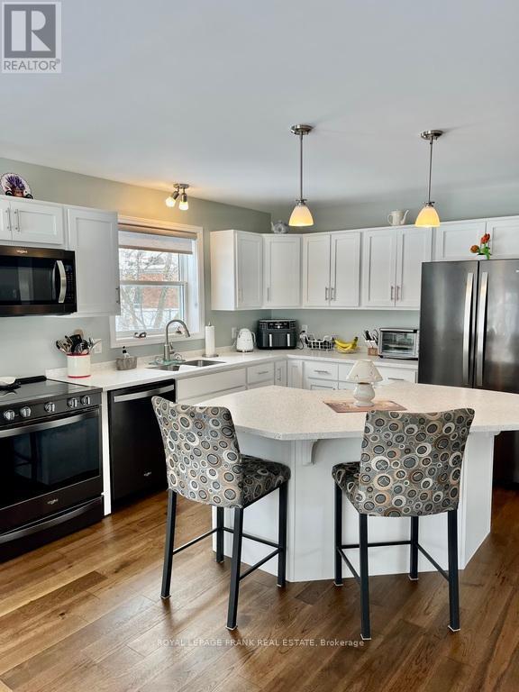 












7 WILLIAMS DRIVE

,
Bancroft (Bancroft Ward),




Ontario
K0L1C0

