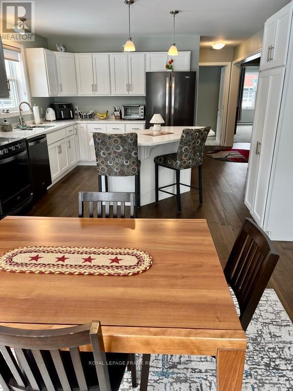 












7 WILLIAMS DRIVE

,
Bancroft (Bancroft Ward),




Ontario
K0L1C0

