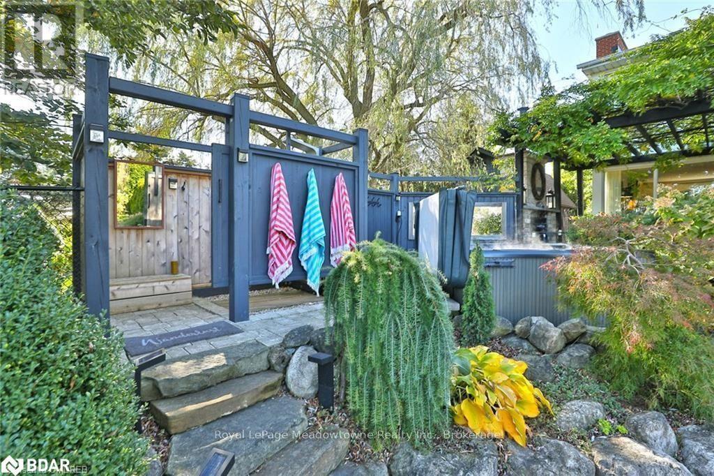 












12840 BRITANNIA Road

,
Milton,




Ontario
L9E0V3

