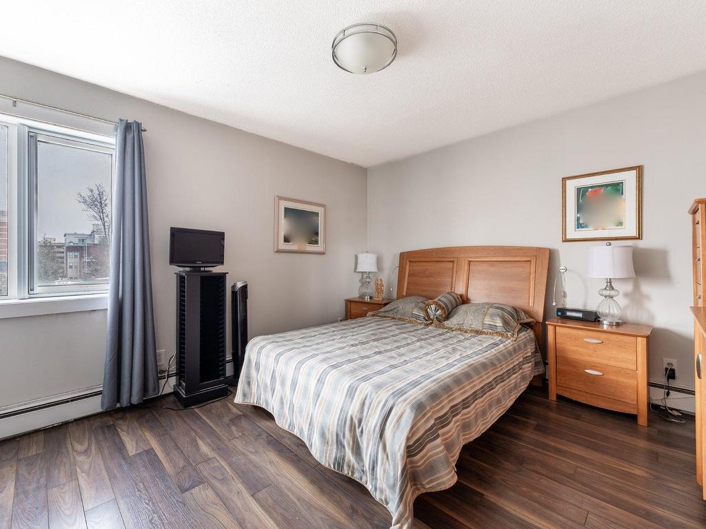 









231


Rue Riverside

, 406,
Saint-Lambert,




QC
J4P1A3

