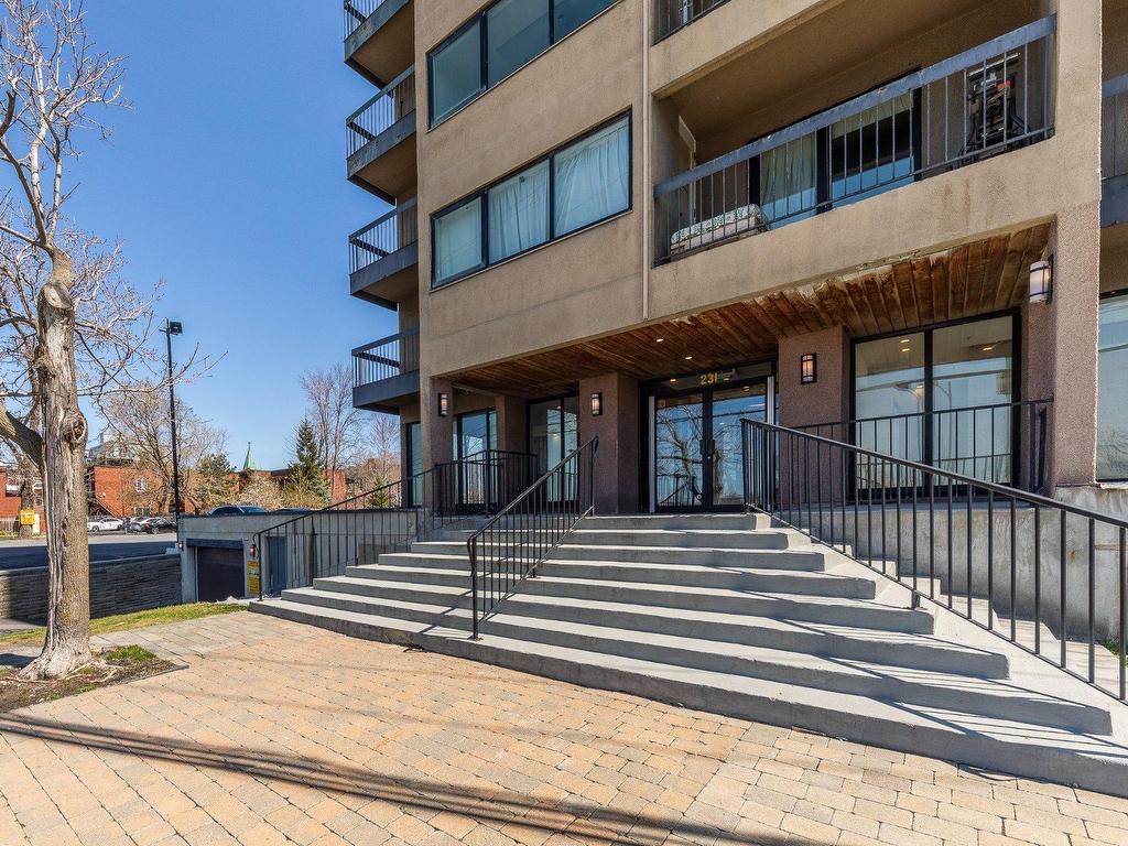 









231


Rue Riverside

, 406,
Saint-Lambert,




QC
J4P1A3

