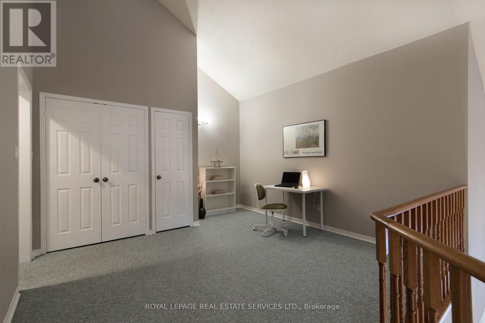 












21 - 1010 CRISTINA COURT

,
Mississauga,




Ontario
L5J4T7

