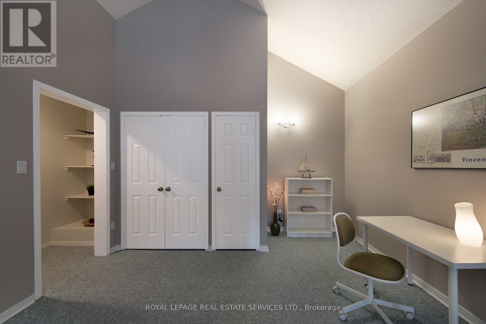 












21 - 1010 CRISTINA COURT

,
Mississauga,




Ontario
L5J4T7

