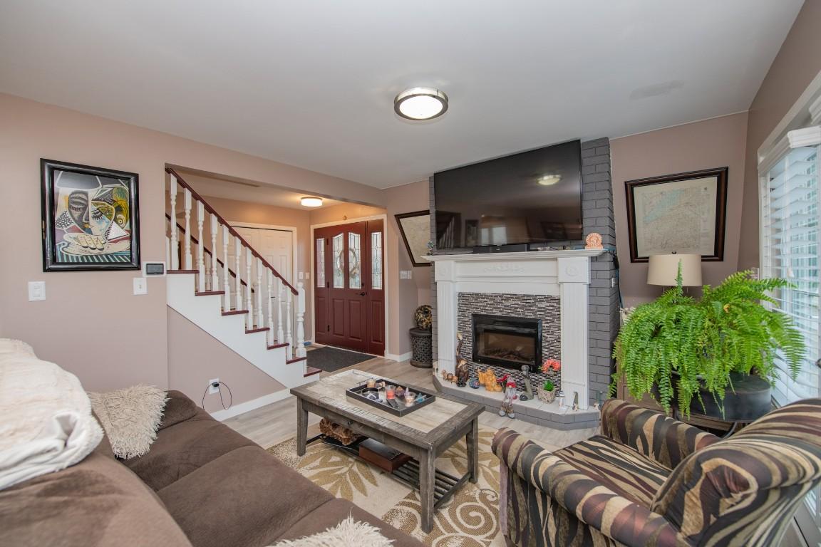 









682


Cougar

Street,
Vernon,




BC
V1H 2A1

