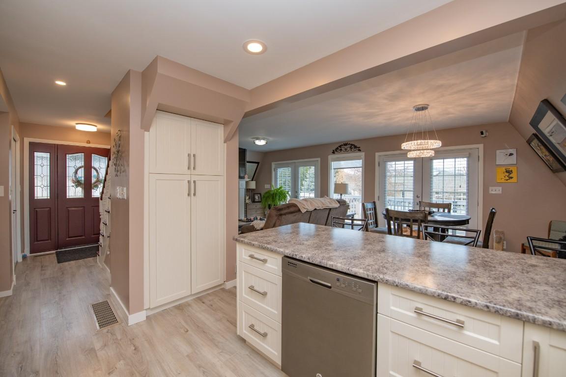









682


Cougar

Street,
Vernon,




BC
V1H 2A1


