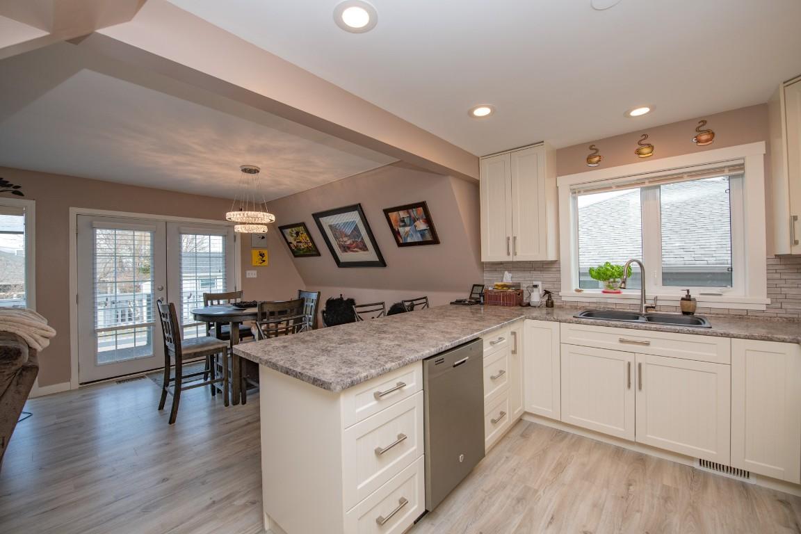 









682


Cougar

Street,
Vernon,




BC
V1H 2A1

