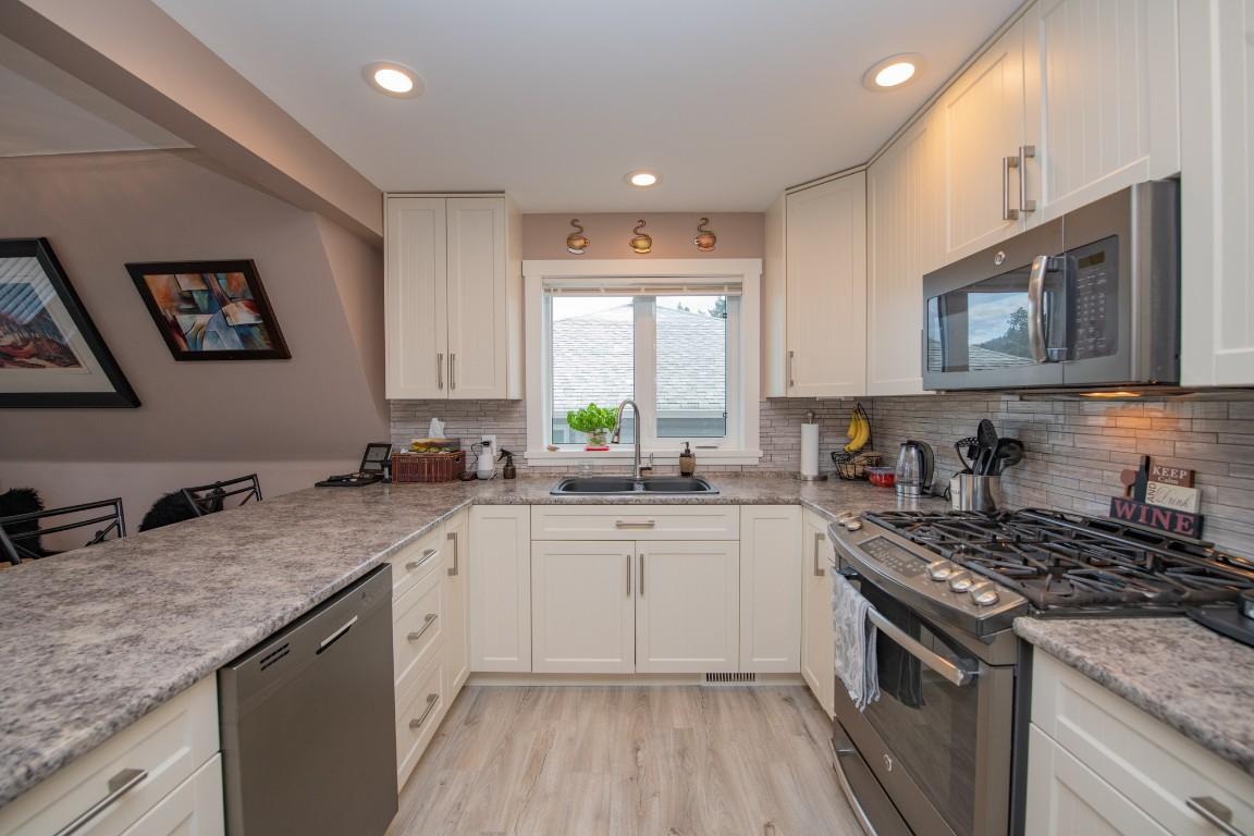 









682


Cougar

Street,
Vernon,




BC
V1H 2A1

