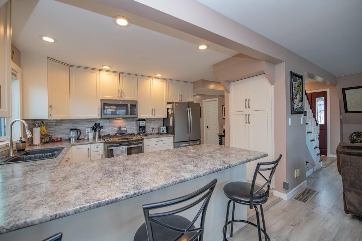 









682


Cougar

Street,
Vernon,




BC
V1H 2A1

