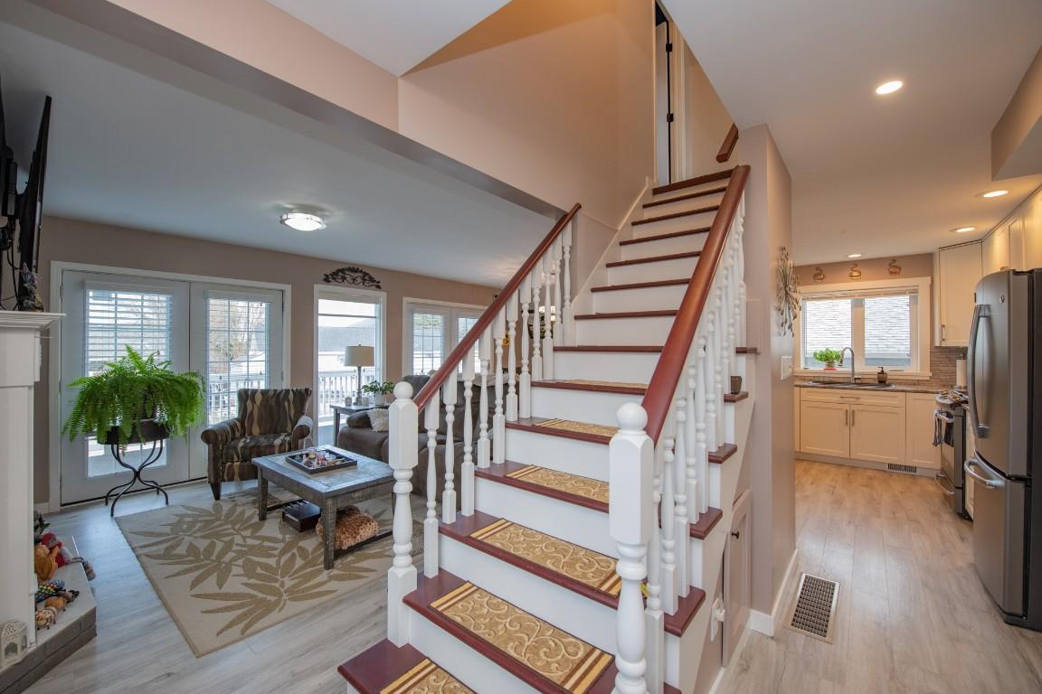 









682


Cougar

Street,
Vernon,




BC
V1H 2A1

