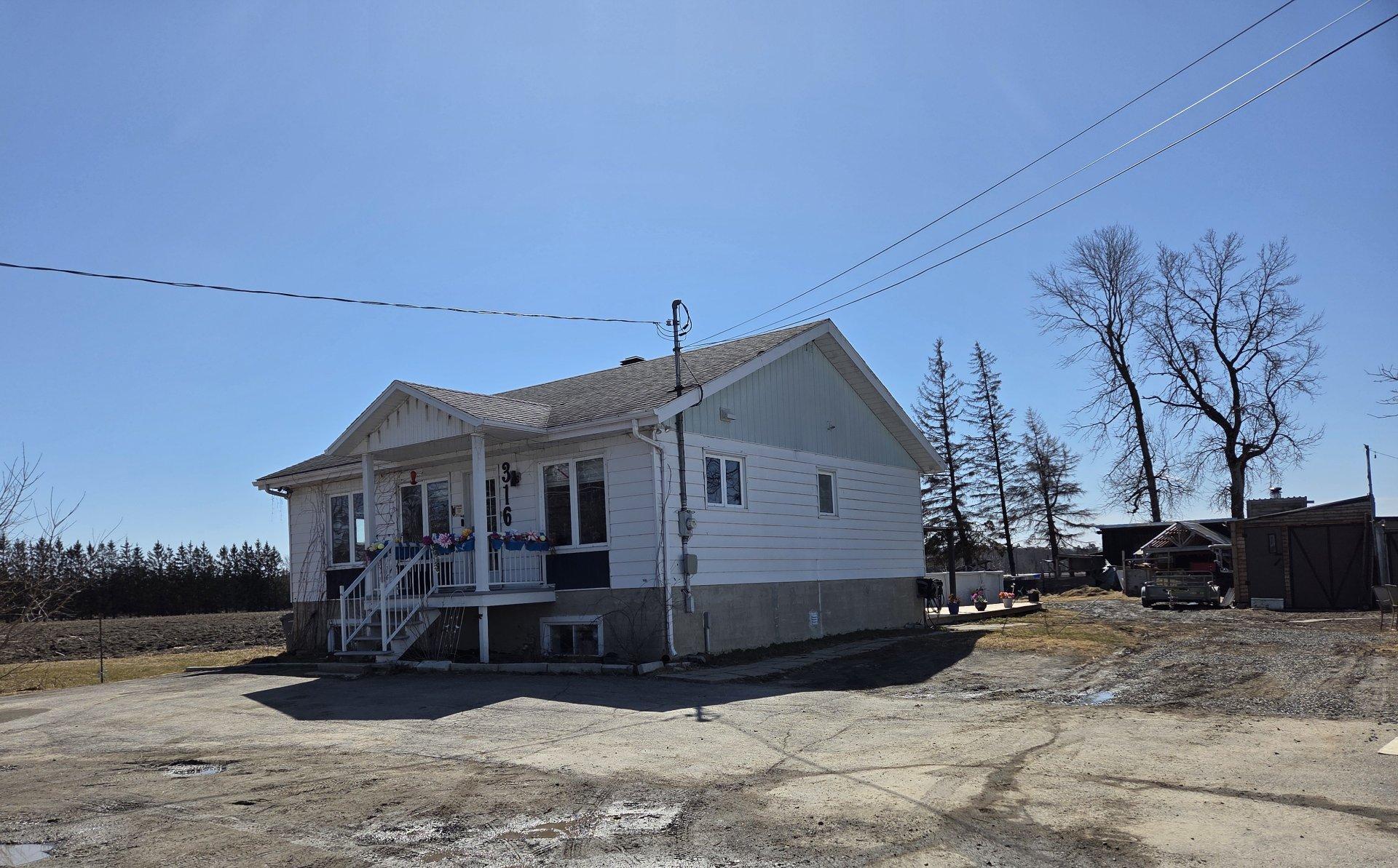 









316


Rg Montcalm

,
Saint-Esprit,




QC
J0K2L0

