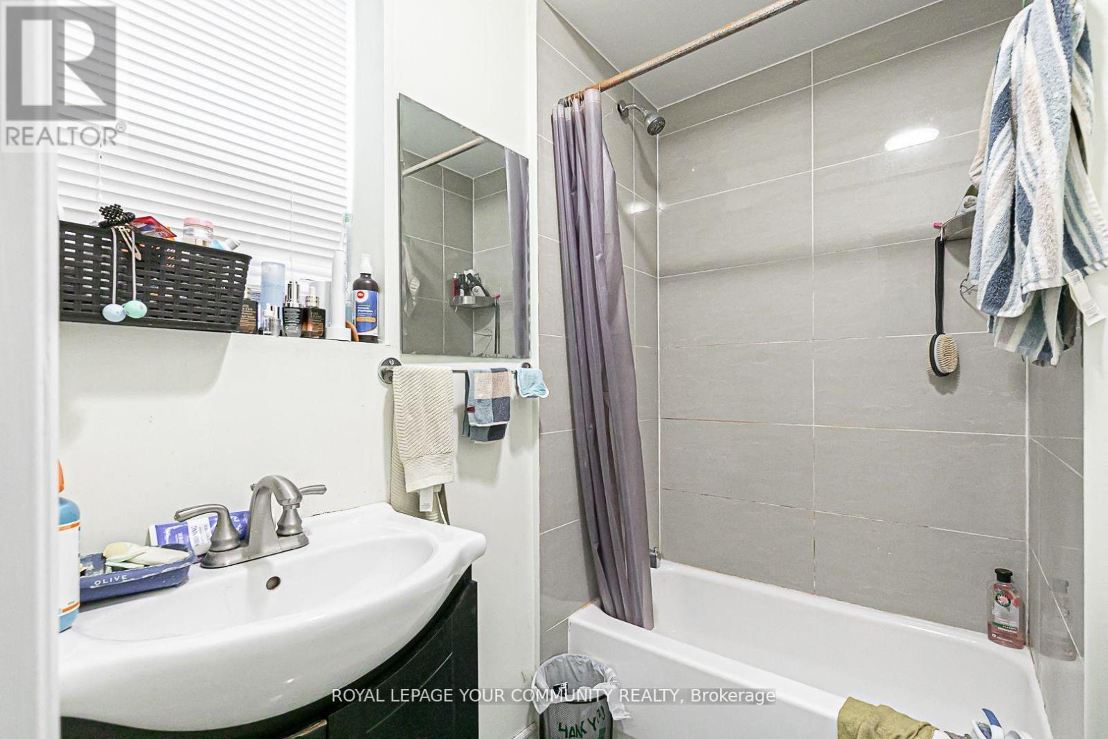












106A PEMBROKE STREET

,
Toronto,




Ontario
M5A2N8

