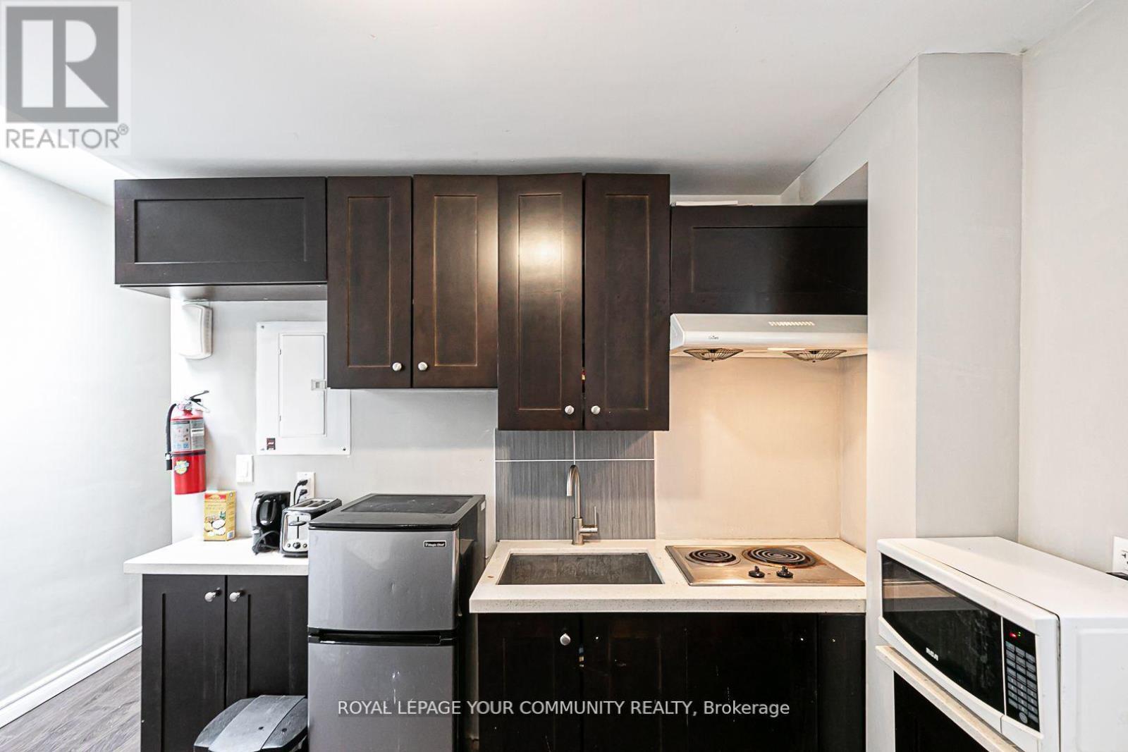 












106A PEMBROKE STREET

,
Toronto,




Ontario
M5A2N8

