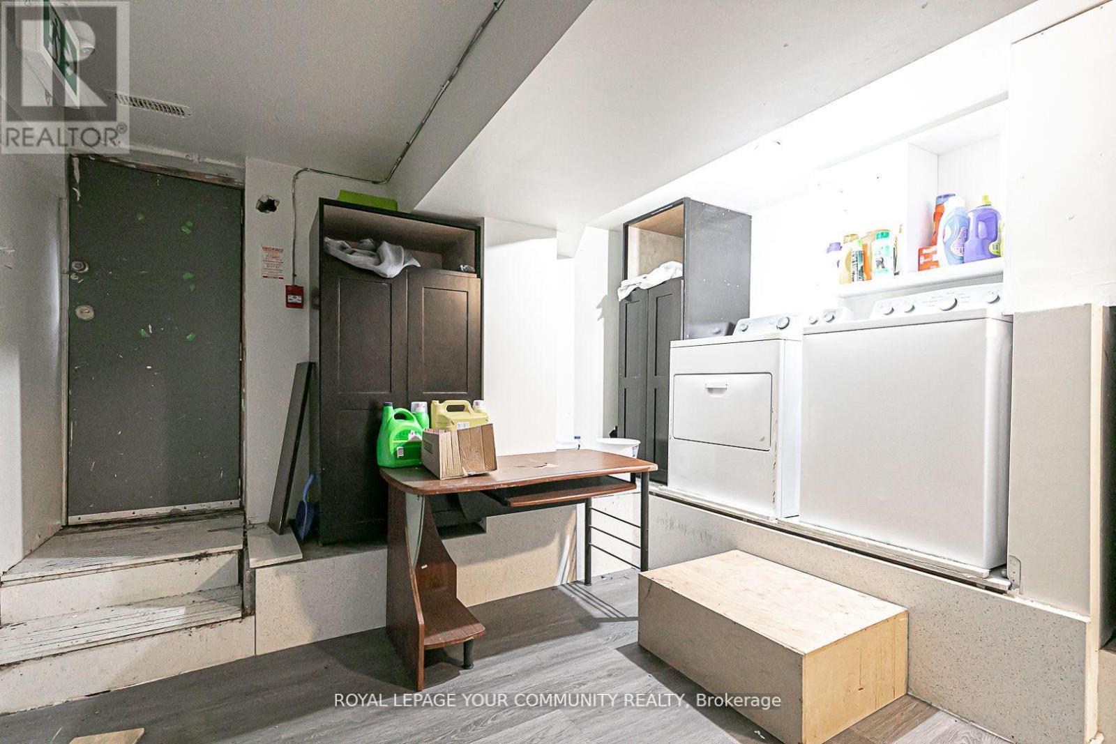 












106A PEMBROKE STREET

,
Toronto,




Ontario
M5A2N8

