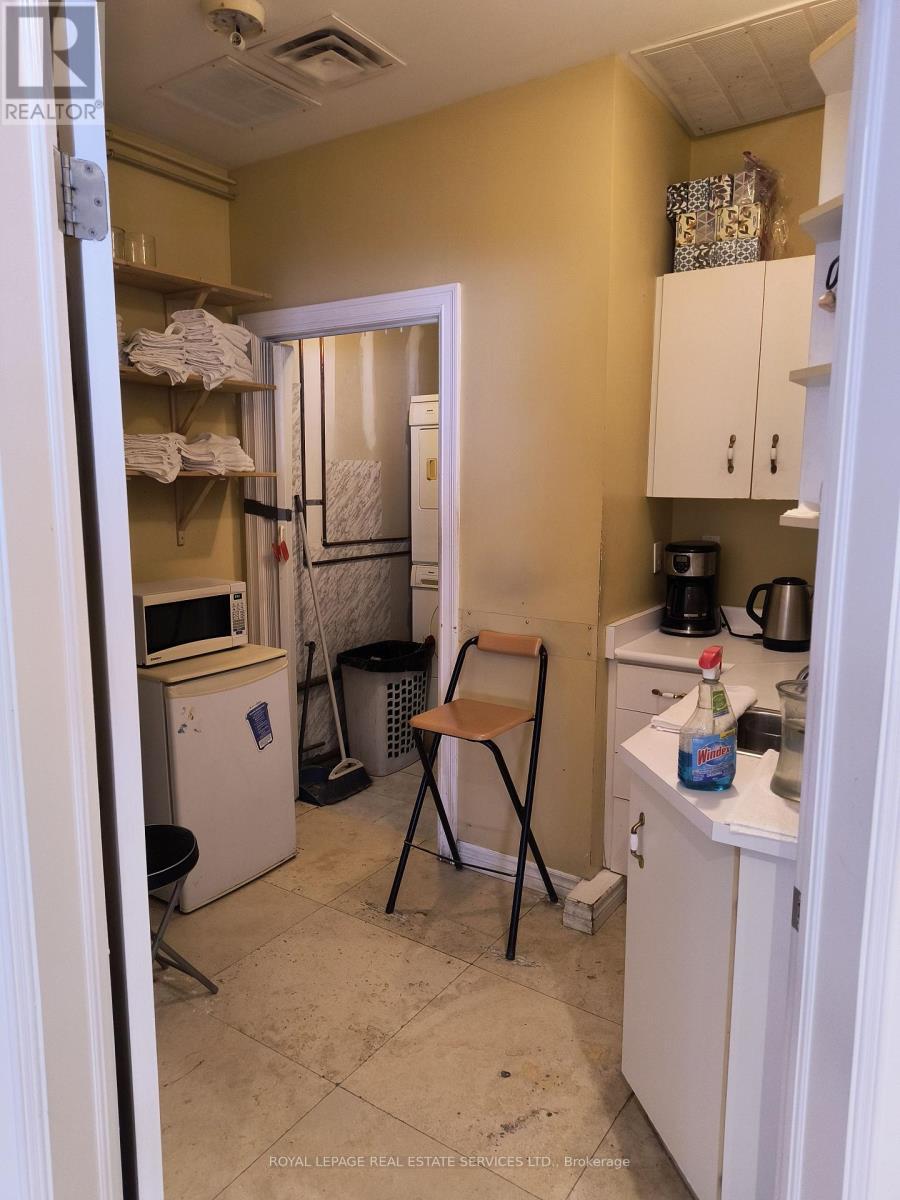 












F - 12 HARRISON GARDENS BOULEVARD

,
Toronto,




Ontario
M2N7K6

