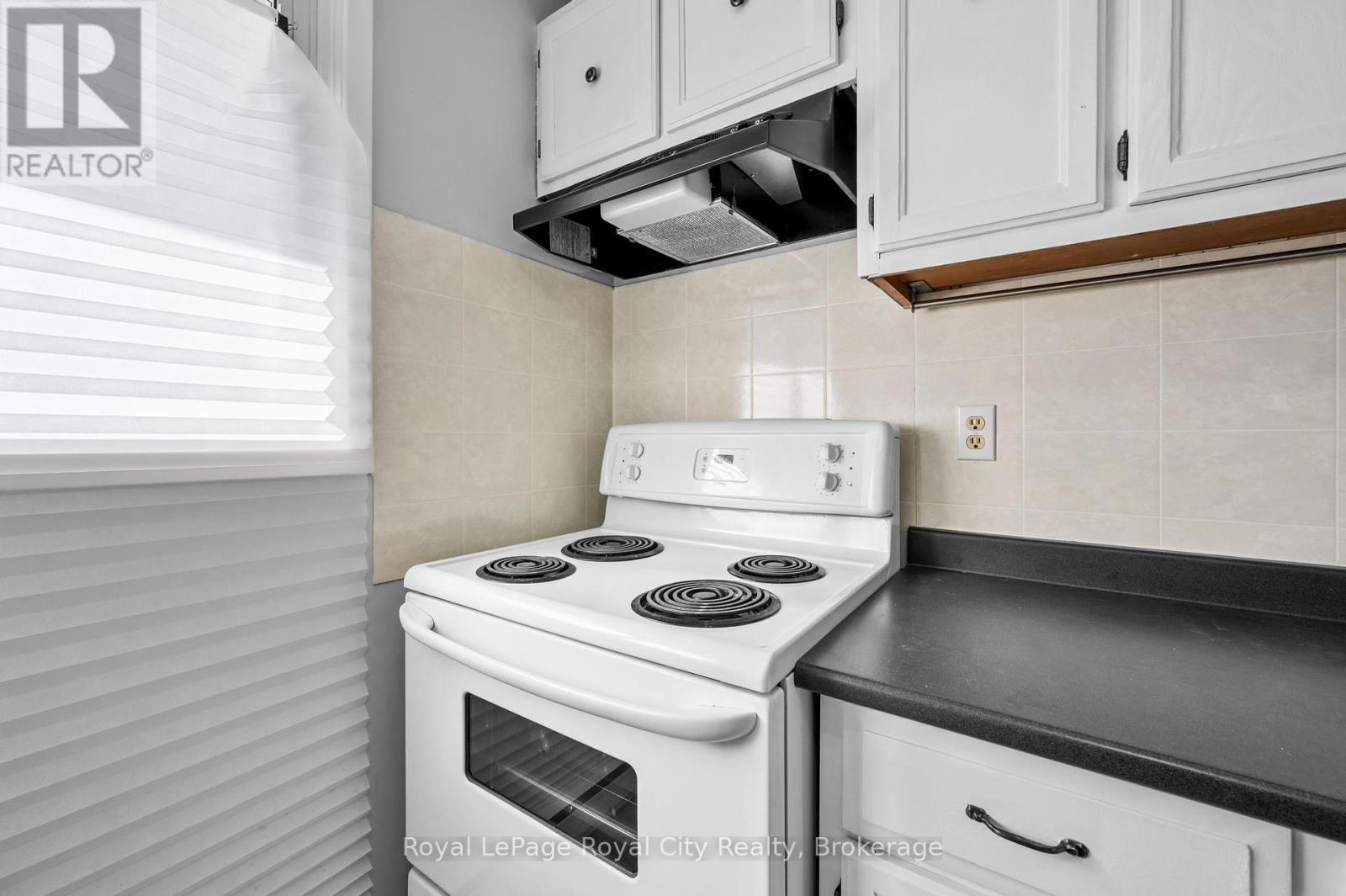 












165 - 2050 UPPER MIDDLE ROAD

,
Burlington (Brant Hills),




Ontario
L7P3R9

