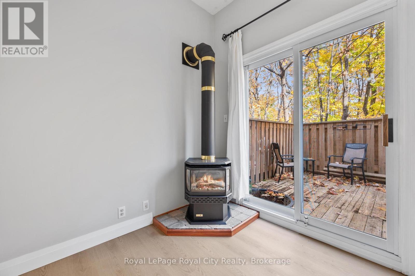 












165 - 2050 UPPER MIDDLE ROAD

,
Burlington (Brant Hills),




Ontario
L7P3R9

