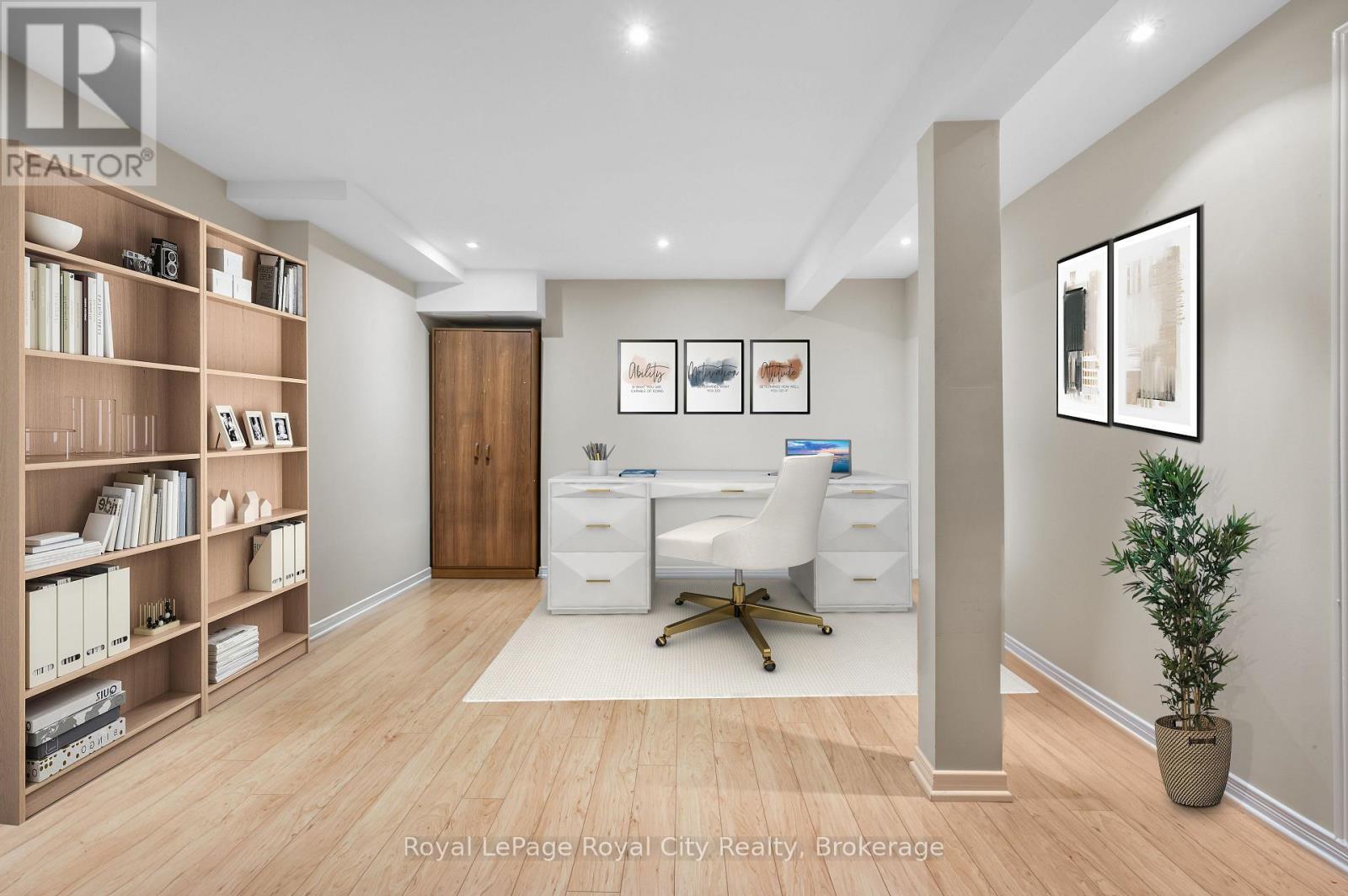 












165 - 2050 UPPER MIDDLE ROAD

,
Burlington (Brant Hills),




Ontario
L7P3R9

