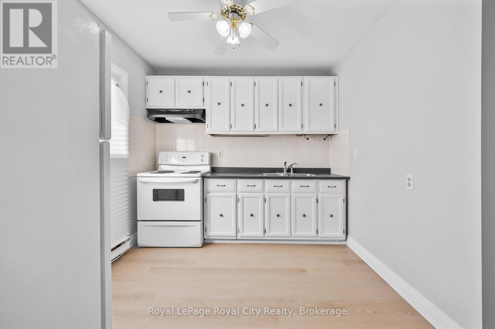 












165 - 2050 UPPER MIDDLE ROAD

,
Burlington (Brant Hills),




Ontario
L7P3R9

