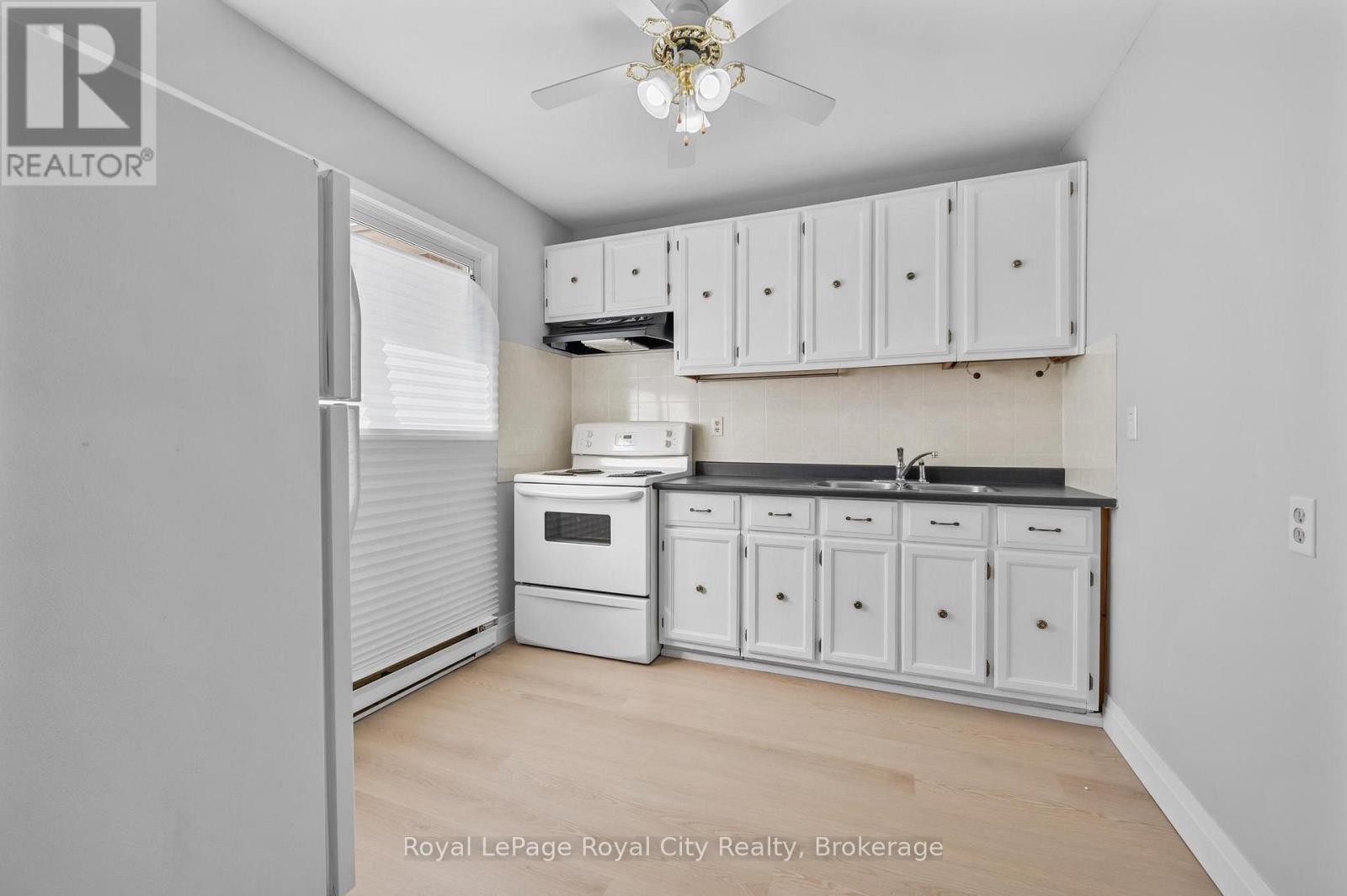 












165 - 2050 UPPER MIDDLE ROAD

,
Burlington (Brant Hills),




Ontario
L7P3R9

