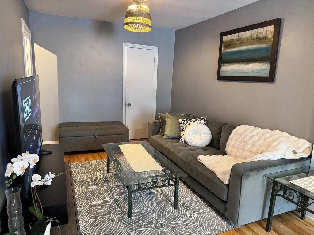 









2642


Rue Hogan

,
Montréal (Ville-Marie),




QC
H2K2T6

