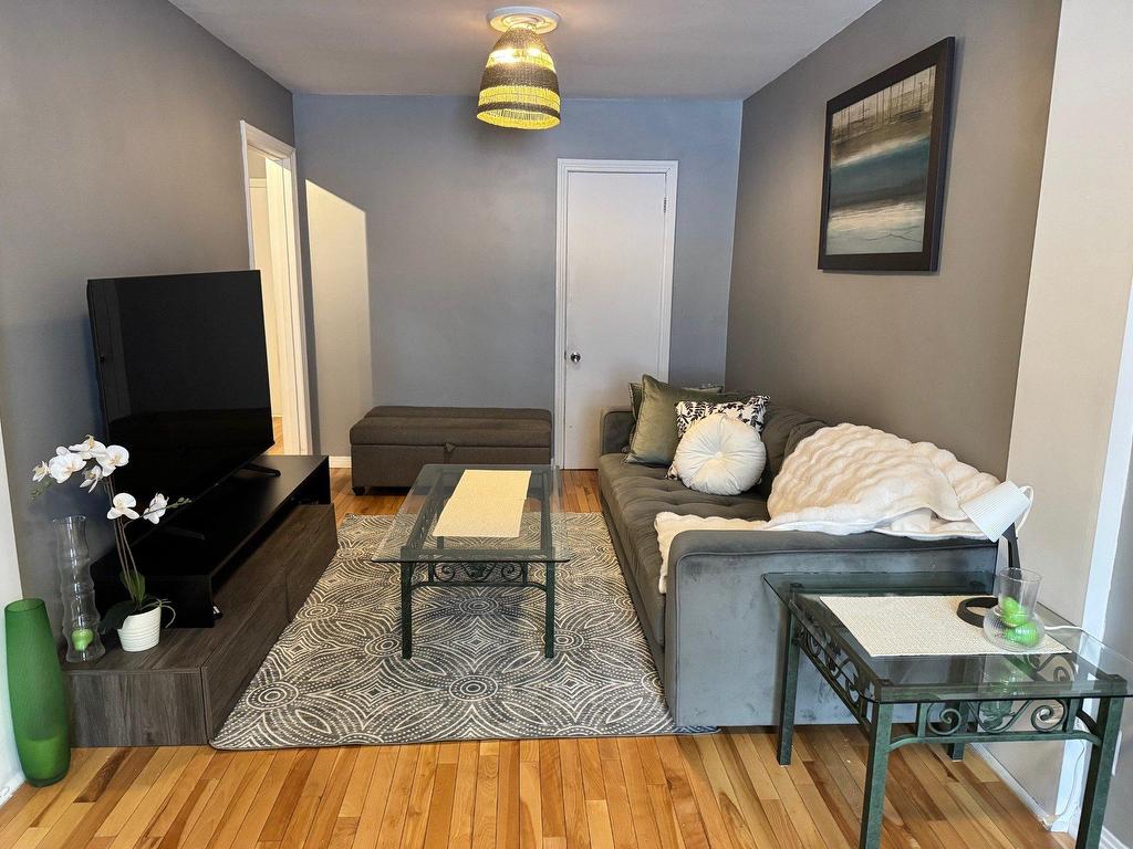 









2642


Rue Hogan

,
Montréal (Ville-Marie),




QC
H2K2T6

