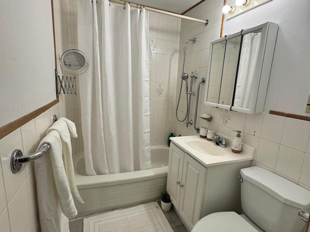 









2642


Rue Hogan

,
Montréal (Ville-Marie),




QC
H2K2T6

