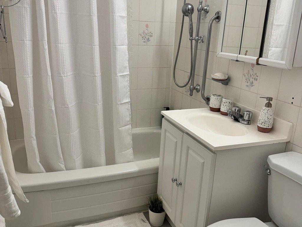 









2642


Rue Hogan

,
Montréal (Ville-Marie),




QC
H2K2T6

