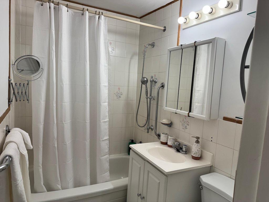 









2642


Rue Hogan

,
Montréal (Ville-Marie),




QC
H2K2T6

